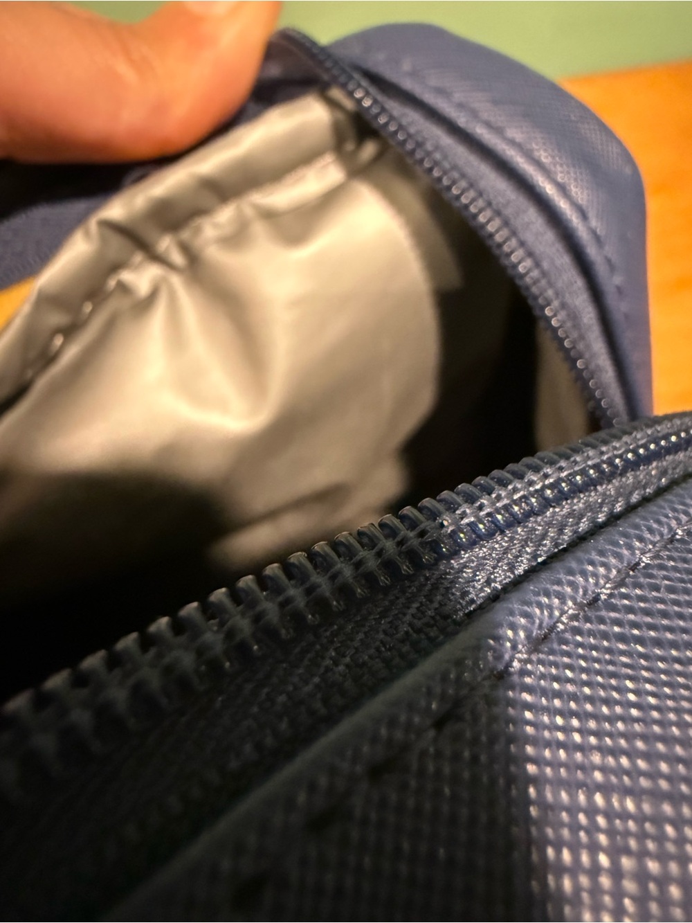 GUESS Navy Lunchbox - Picture 4 of 4